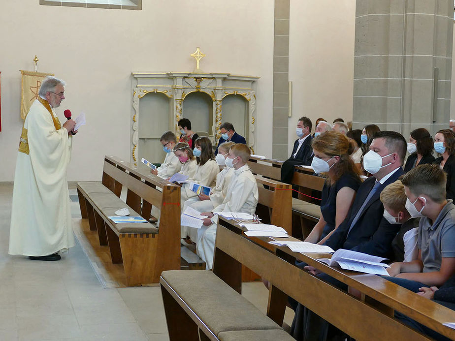 Feier der 1. Heiligen Kommunion in Sankt Crescentius (Foto: Karl-Franz Thiede)